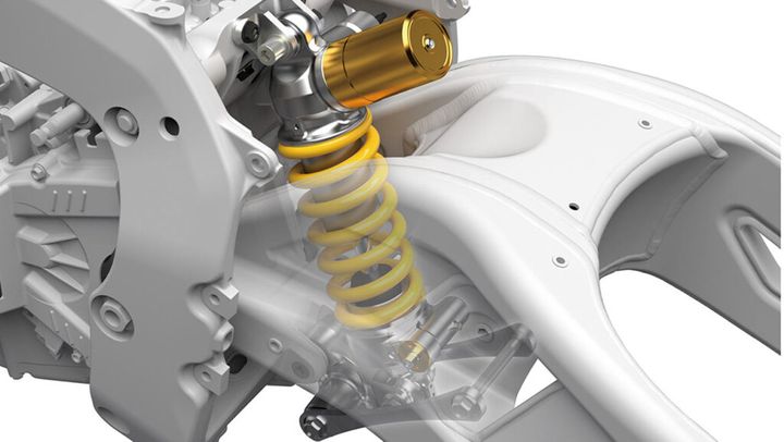 リンクは、モノショックのメリットを引き出す重要部品。メーカーにより様々な機構が生み出されてきた。レーシングマシンでは、コースに合わせてリンク比を変えるのが一般的。