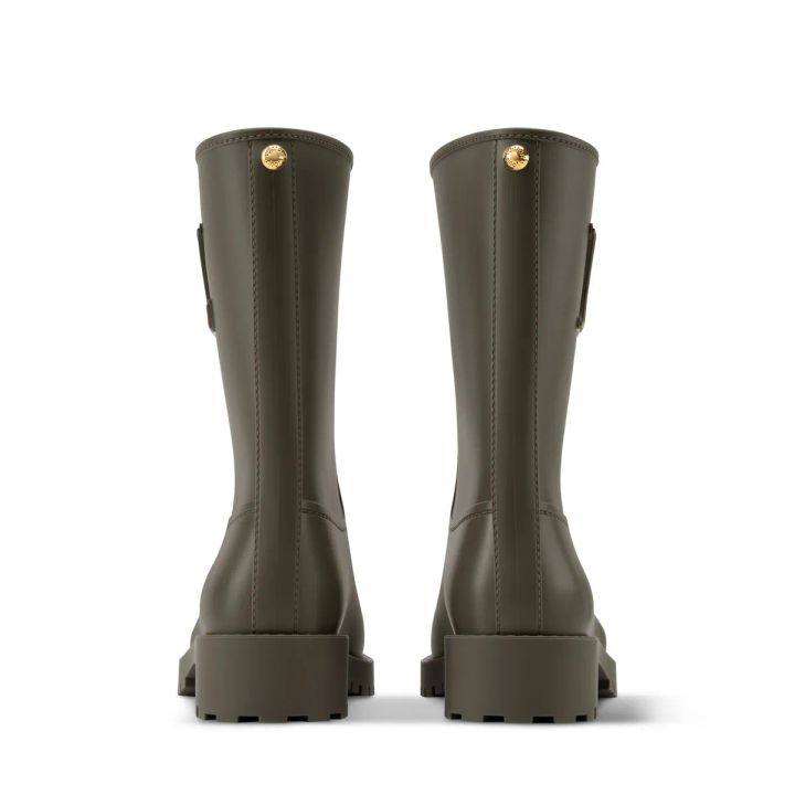 タウンユースからアウトドアまで映えるルイ·ヴィトンのレインブーツ