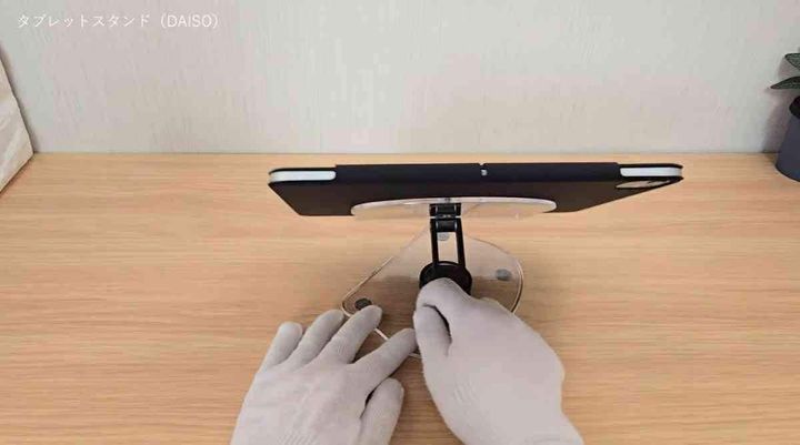 ダイソーの「タブレットスタンド」