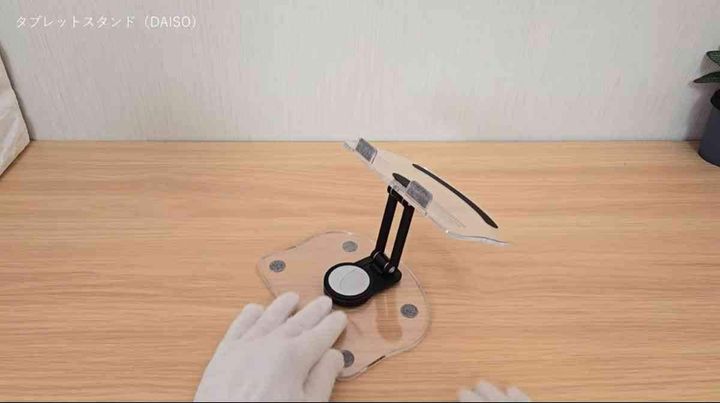 ダイソーの「タブレットスタンド」