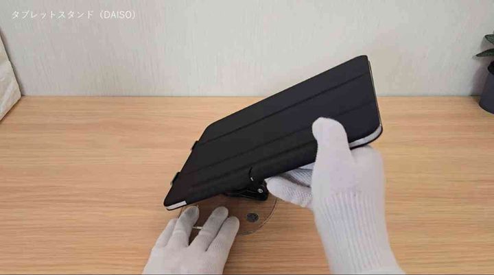 ダイソーの「タブレットスタンド」