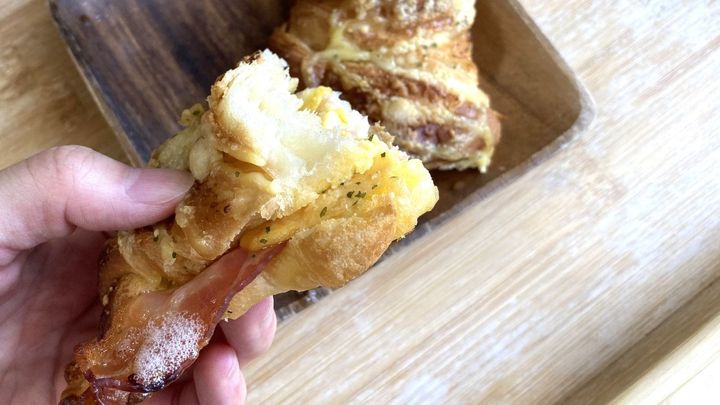 サクッ♪ホテルで食べるパンのような味わいに感動【セブン】本格的なクロワッサンサンドが超美味だった