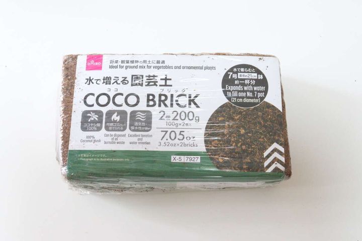 ダイソー 水で増える園芸土 Coco Brick パッケージ