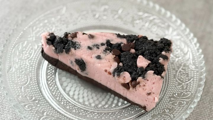 甘酸っぱさと多彩な食感が楽しめる！【セブン】のワンハンドケーキって？