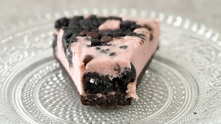 甘酸っぱさと多彩な食感が楽しめる！【セブン】のワンハンドケーキって？