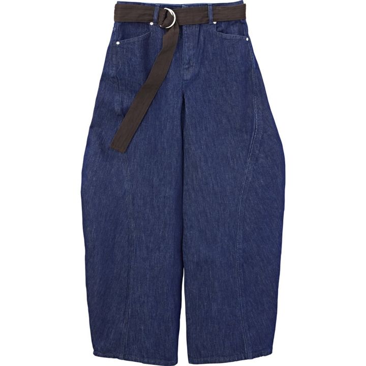 上品にはけるベーシックなインディゴカラー。ベルト付きバレルデニムパンツ￥10,990（ザラ／ザラ カスタマーサービス）