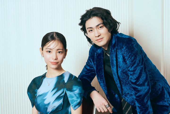 （左から）當真あみ、市川染五郎 クランクイン！ 写真：小川遼 width=