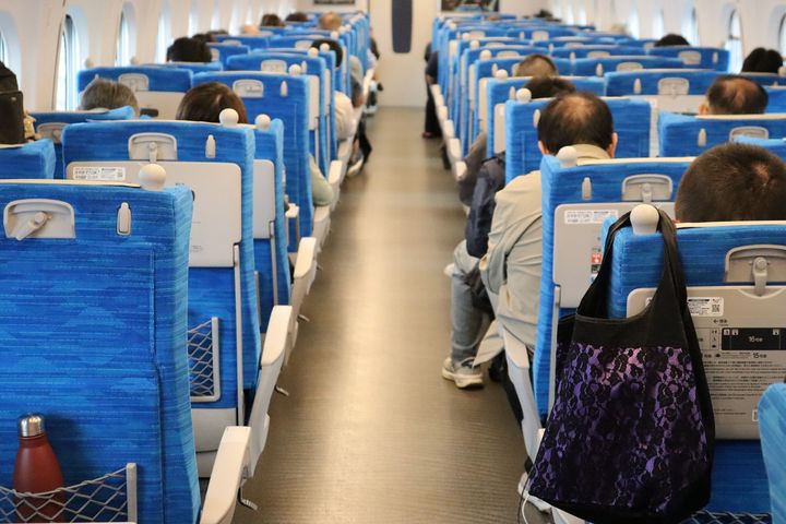 見知らぬ乗客から移動のお願い。どう対応した？