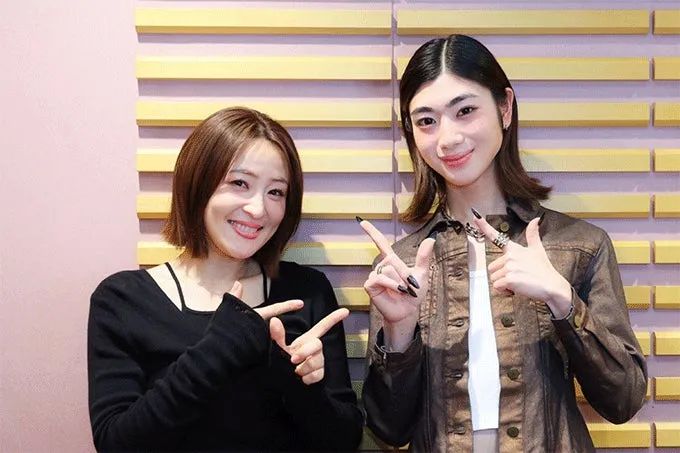 大沢あかねさんと望月春希さんが並ぶ番組ゲストカット