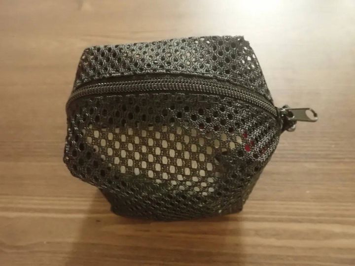 DAISO(ダイソー)：スクエアコンパクトメッシュポーチ