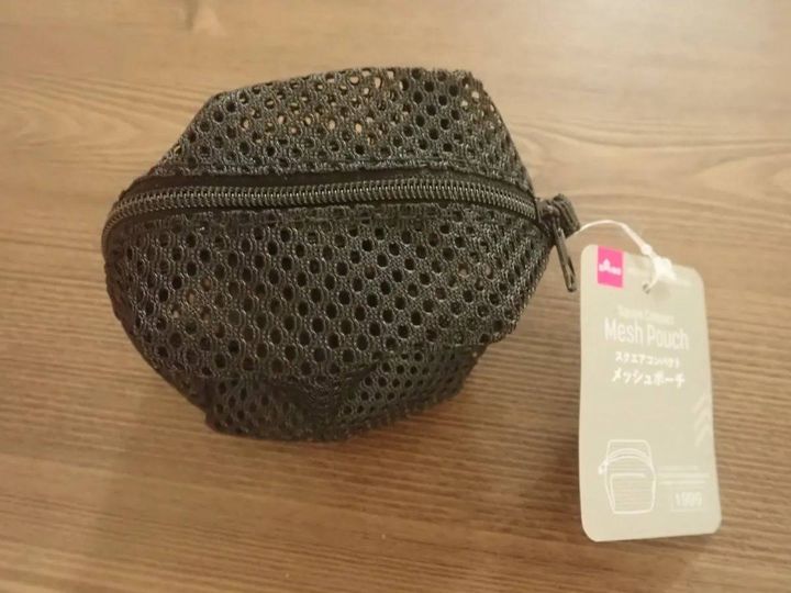 DAISO(ダイソー)：スクエアコンパクトメッシュポーチ