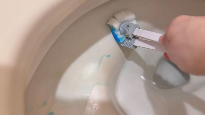 「トイレ掃除の使い捨てブラシ」を100均で発見！ 代用品も要チェック【ダイソー・セリア・キャンドゥ】