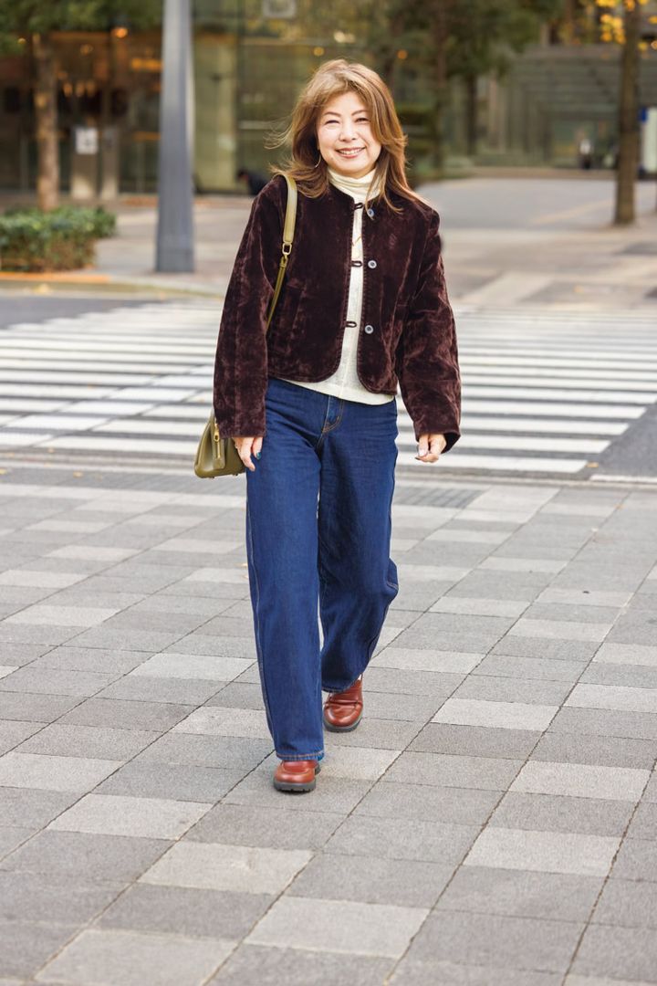 【ユニクロデニムコーデ⑥】スニーカー＆ローファー派は「ワイドストレートデニム」でほどよいカジュアルな着こなしに！