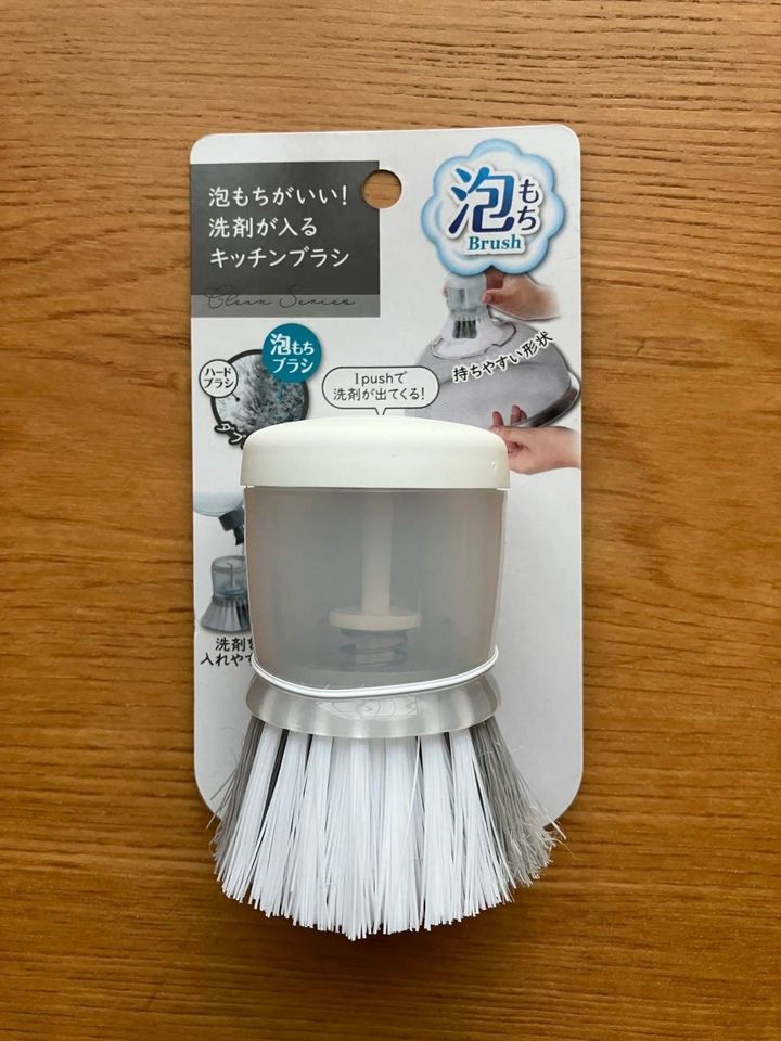 DAISO(ダイソー)：洗剤が入るキッチンブラシ