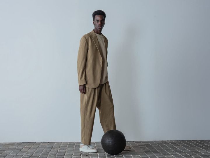 DESCENTE ALLTERRAIN I/O（デサント オルテライン アイオー）から、26SSの新作「LINEN LIKE」シリーズが登場。4月10日（金）より順次発売となる。リネンのような質感や風合いを化繊で再現した新素材を採用し、清涼感と快適性を両立。機能的で多様なセットアップコレクションがさらに拡充される。