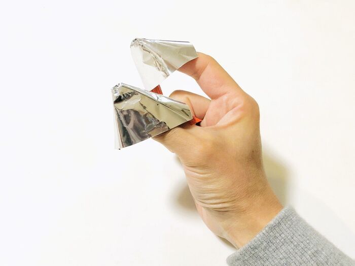 ポテチを食べるときに「指がベタベタにならない」ナイスな方法！これは思いつきませんでした♪