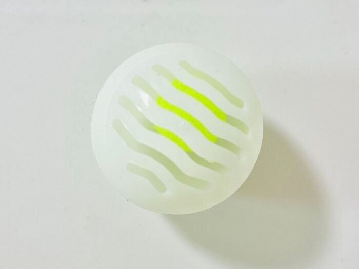 【セリア】オモチャみたいな“ミニボール”の正体は？気になるイヤ～な『ニオイ悩み』をお手軽解決♪