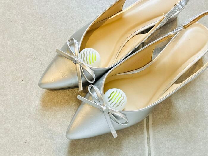 【セリア】オモチャみたいな“ミニボール”の正体は？気になるイヤ～な『ニオイ悩み』をお手軽解決♪