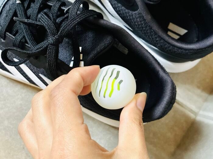 【セリア】オモチャみたいな“ミニボール”の正体は？気になるイヤ～な『ニオイ悩み』をお手軽解決♪