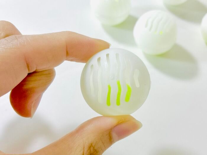 【セリア】オモチャみたいな“ミニボール”の正体は？気になるイヤ～な『ニオイ悩み』をお手軽解決♪