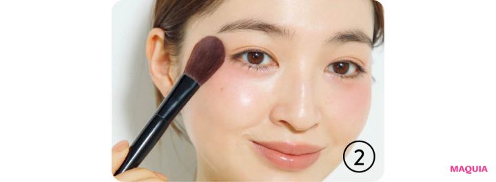 多幸感メイク チークの入れ方ハウツー 目じりを囲む