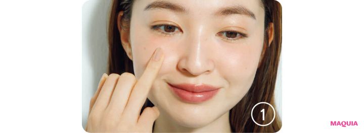 多幸感メイク チークの入れ方ハウツー 中央にリキッドチークを入れる