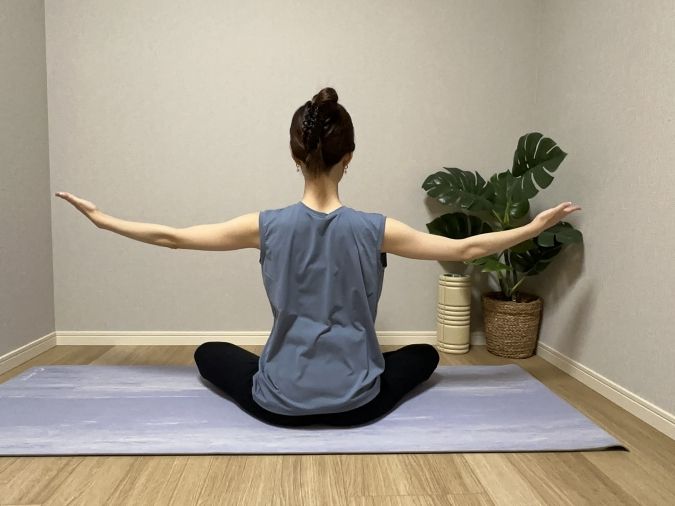 息を吸いながら、ゆっくり元の位置に戻す。