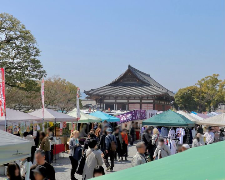 京都・東寺（教王護国寺）の弘法市