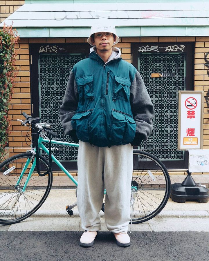 【20代スナップ】グレーのスウェットをベースに色物をいい塩梅に足して