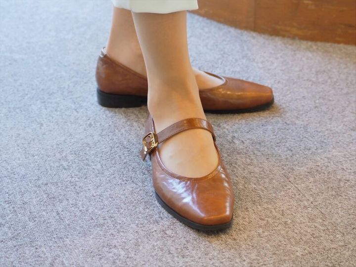 メリージェーンのフラットシューズ