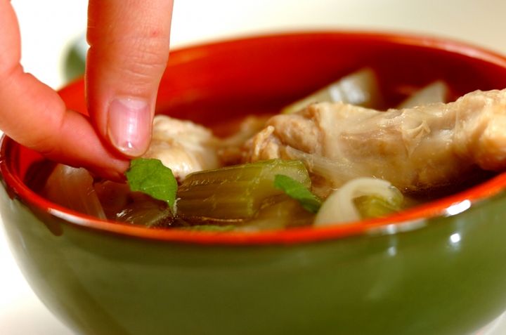 手羽元とセロリのスープの作り方2