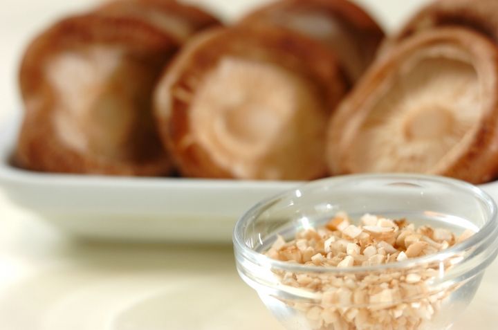 シイタケのパン粉焼きの下準備1