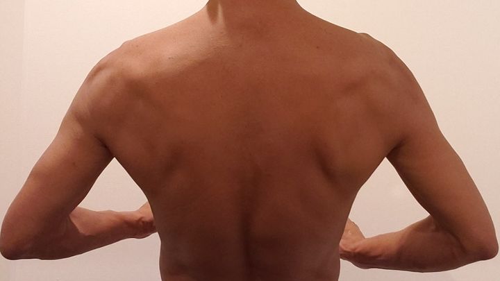 逆三角形の背中