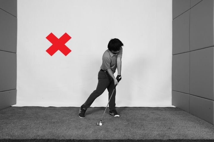 飛距離アップに必要な腕の動きとは？ヒジを曲げて脱力した構えで〝しなり〞が最大に！