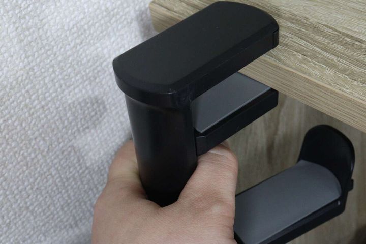 机下収納ヘッドホンホルダーブラック 取り付け