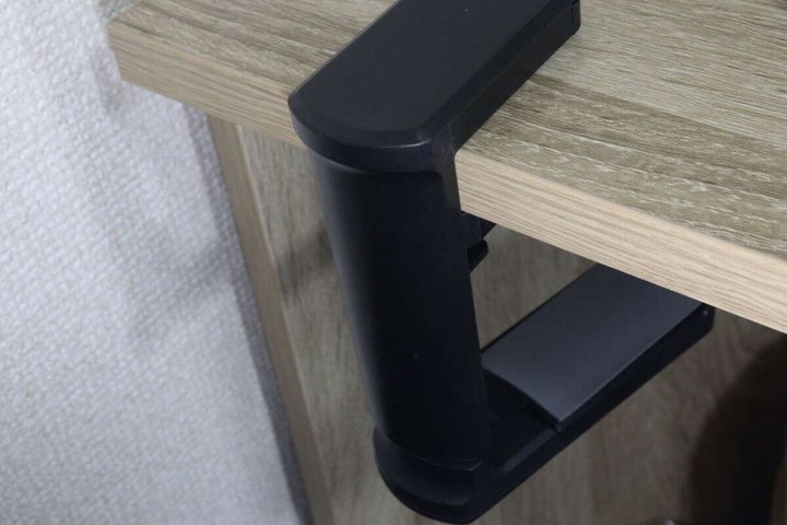 机下収納ヘッドホンホルダーブラック 使用例