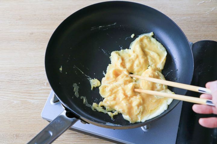 スナップエンドウと卵のオイスターソース炒め