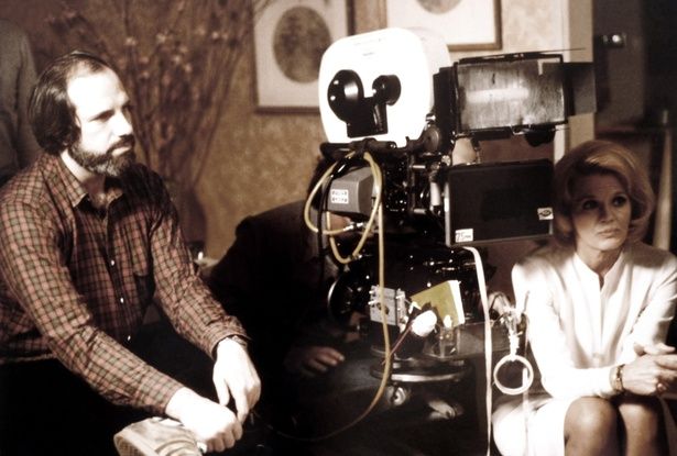 『殺しのドレス』撮影時のブライアン・デ・パルマ監督(左)と、アンジー・ディキンソン(右) [c]EVERETT/AFLO