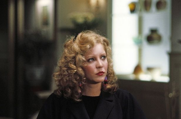 偶然殺人を目撃してしまった娼婦リズ(ナンシー・アレン)が、事件の謎を追う [c]EVERETT/AFLO