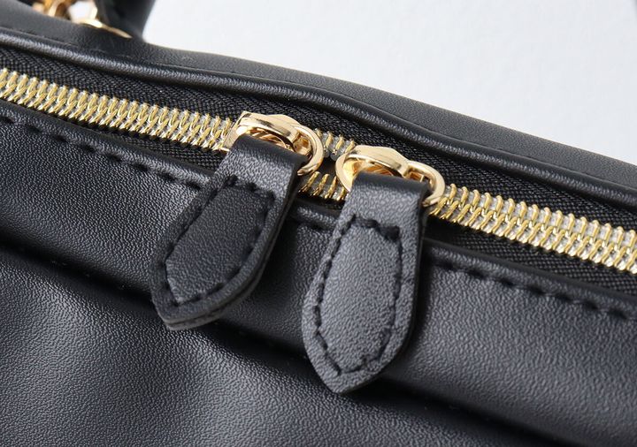 宝島社ムック付録のánuans（アニュアンス）レザー調ボストンショルダーバッグ5