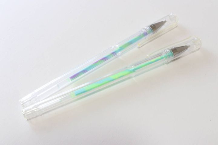 ダイソーのマーブルカラーのカラフルなボールペン