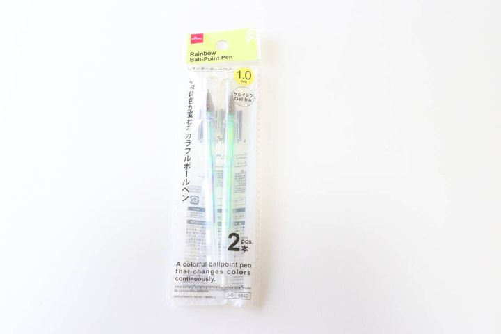 ダイソーのボールペン レインボー 中性 2本 Cのパッケージ
