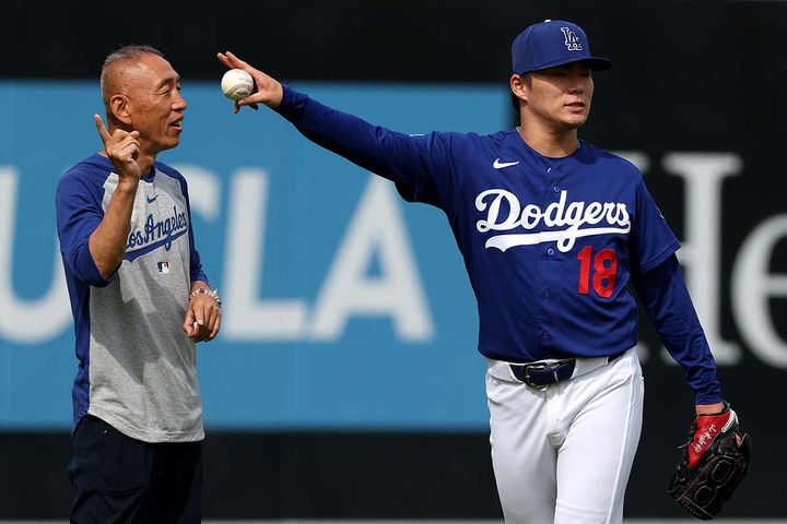 ドジャース・山本由伸も師事する矢田修氏（左）写真：Getty Images