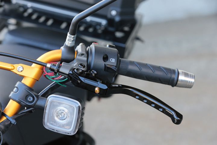 ブレンボの匠が放つ「エヴァテック」。ハンターカブを別物に変える