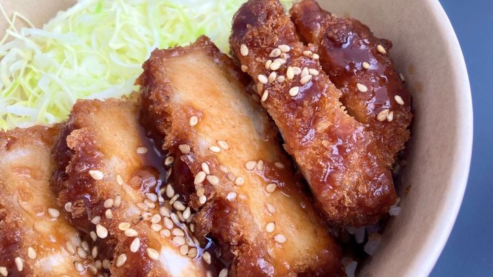 甘じょっぱソースがたまらない【ローソン×まい泉】箸が止まらない魅惑のカツ丼
