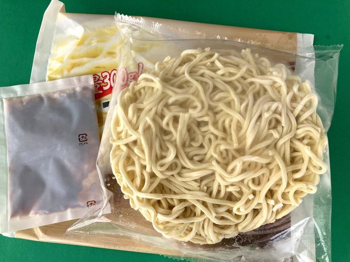4月14日新発売！麺量300gでボリューミー！！【セブン】自分好みにアレンジもできる「セブンプレミアム つけそば」