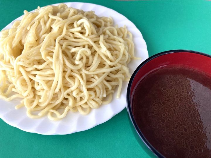 4月14日新発売！麺量300gでボリューミー！！【セブン】自分好みにアレンジもできる「セブンプレミアム つけそば」