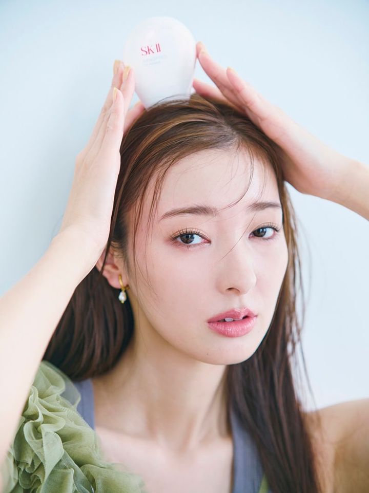 ゆらぎ肌メイク【STEP2】下地 モデル＝宮本茉由