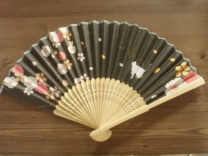 DAISO(ダイソー)：紙扇子(猫と桜)