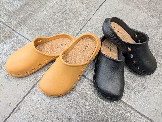 2色のレディースコンフォートコルキーサンダル